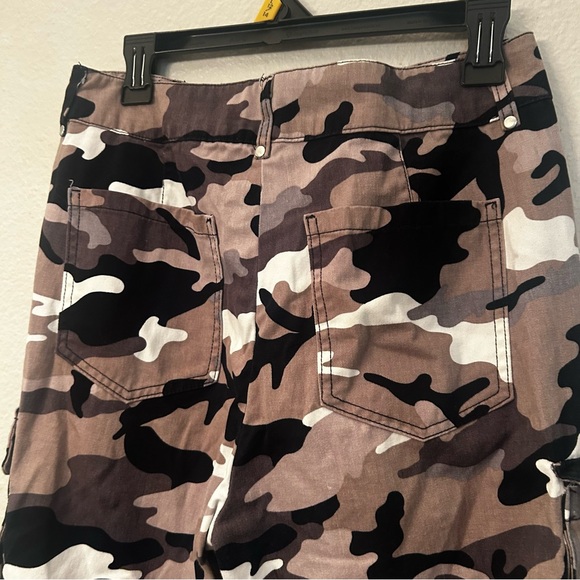 Forever 21 Brown Camo Cargo Joggers - Picture 4 of 5